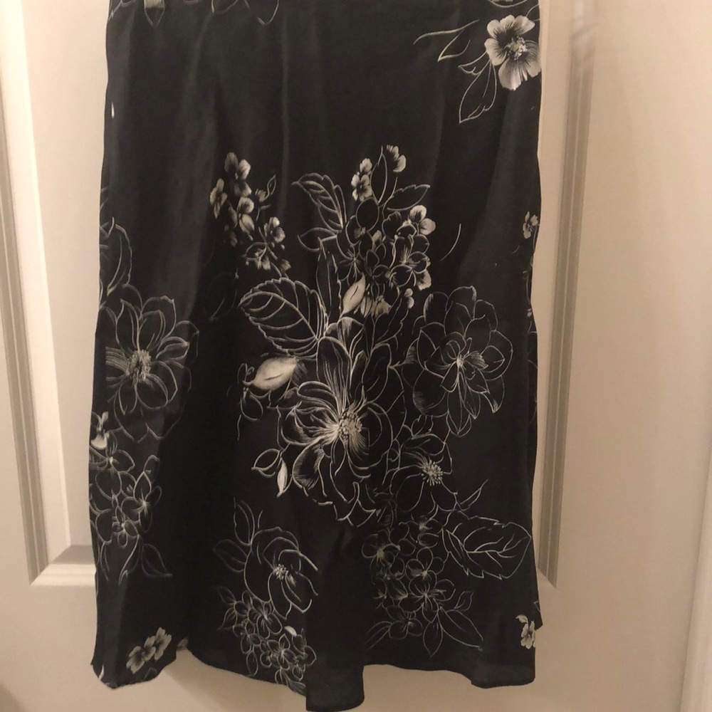 Black and white floral size 8 skirt